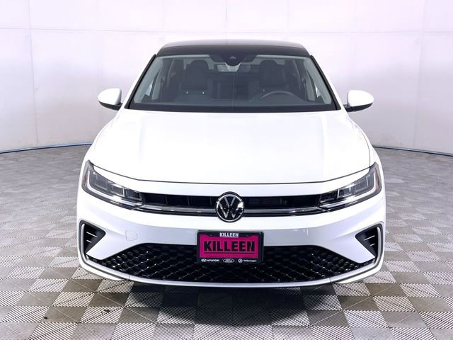 Used 2025 Volkswagen Jetta SE w/ Sunroof Package image 2