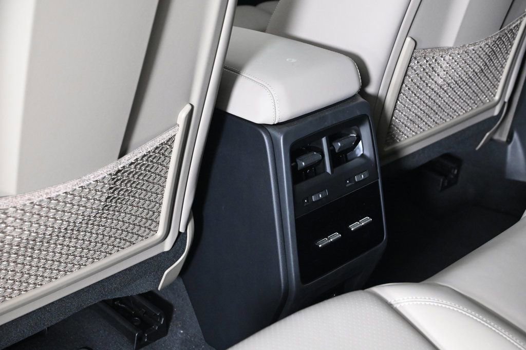 Certified 2025 Porsche Macan Electric image 21