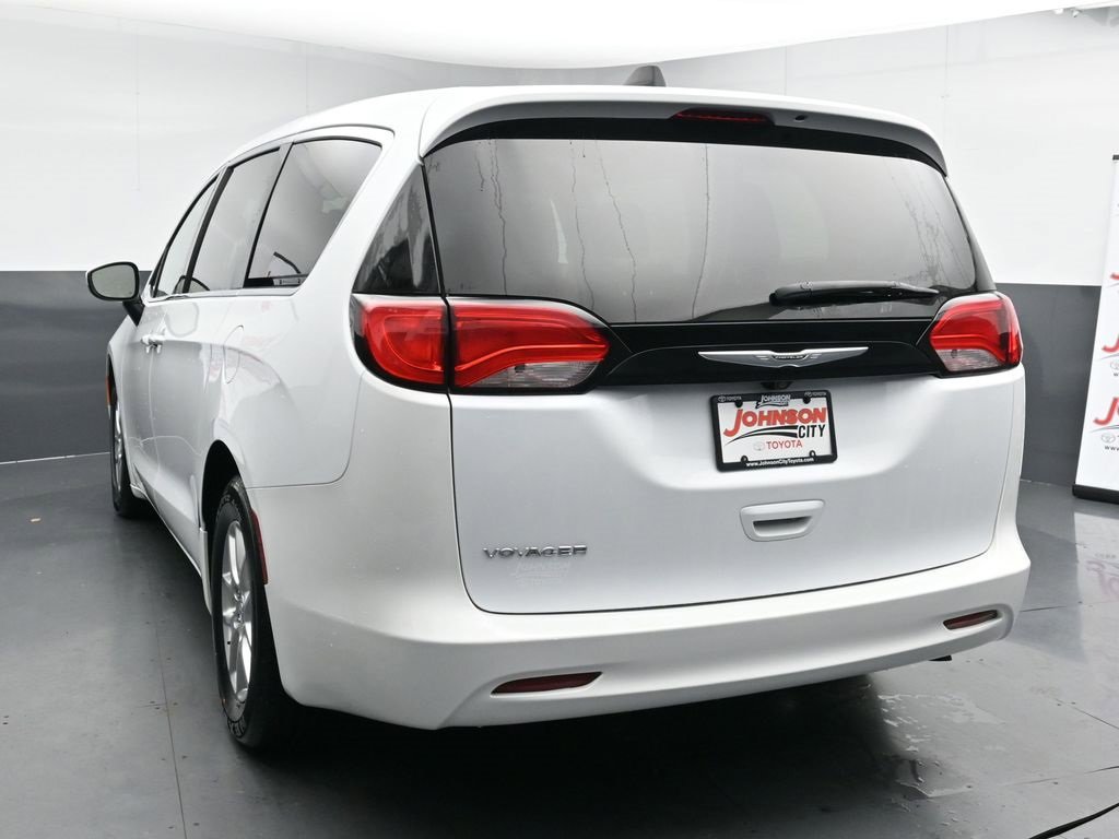 Used 2022 Chrysler Voyager LX image 6