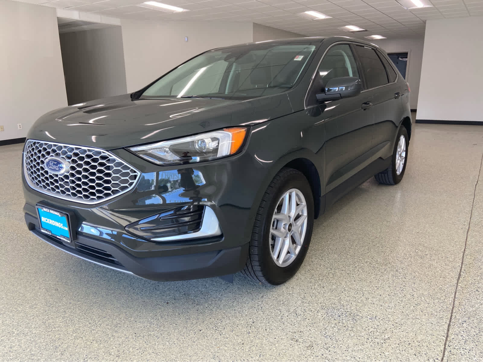 Used 2024 Ford Edge SEL image 1