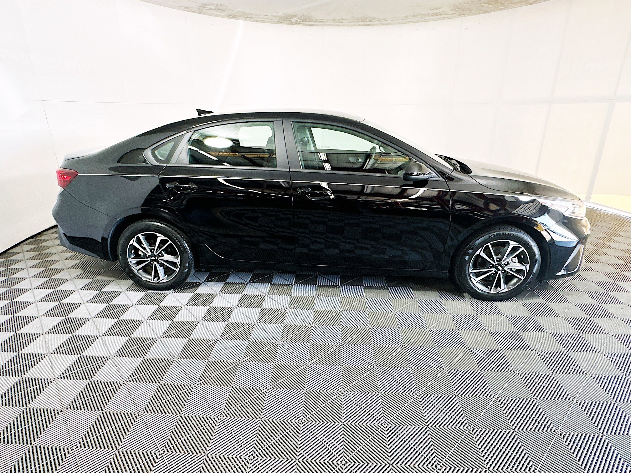 Used 2024 Kia Forte LXS FWD image 2