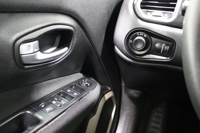 Used 2015 Jeep Renegade Sport w/ Power & Air Group image 7