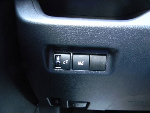 Used 2020 Toyota RAV4 LE w/ All Weather Liner Package AWD/4WD image 18