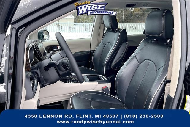 Used 2024 Chrysler Pacifica Limited image 25