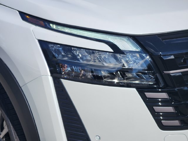 New 2026 Nissan Pathfinder SL w/ SL Premium Package FWD image 9