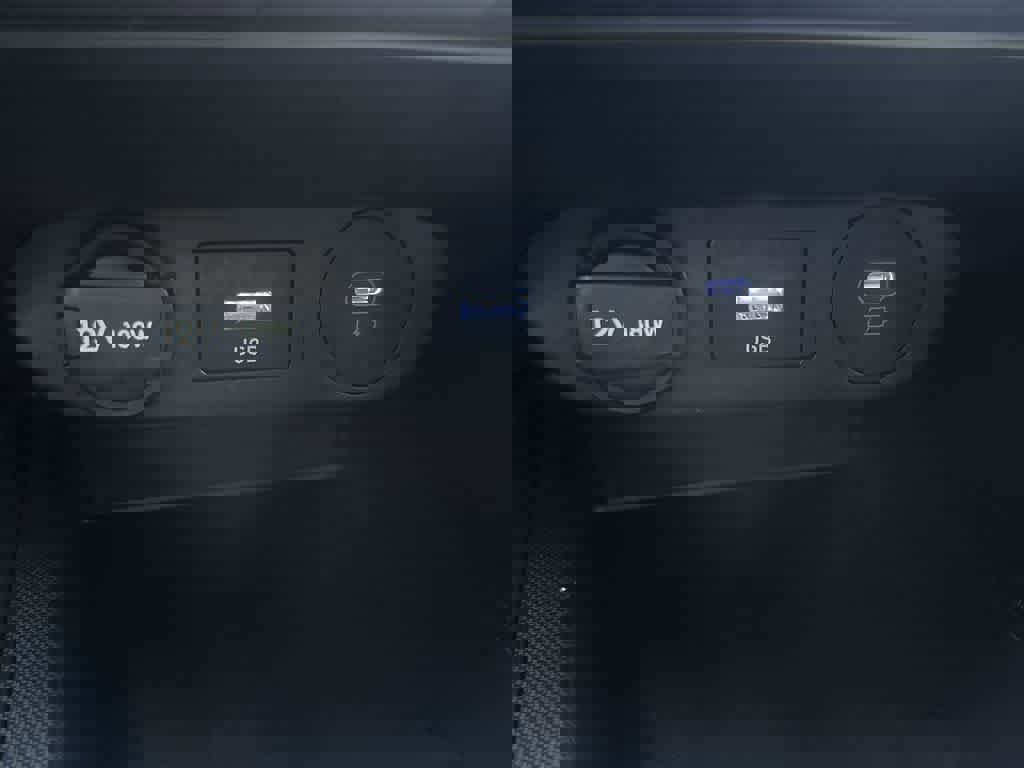 Used 2025 Hyundai Elantra SE image 17