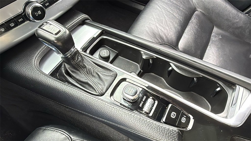 Used 2018 Volvo XC90 T5 Momentum w/ Convenience Package image 19