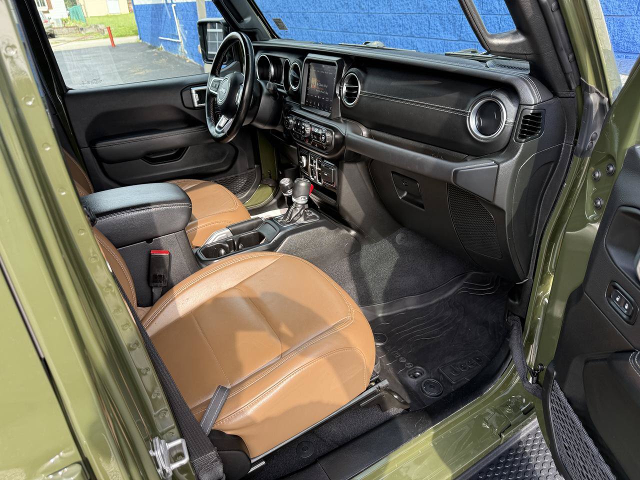 Used 2022 Jeep Wrangler Unlimited Sahara w/ Cold Weather Group AWD/4WD image 22