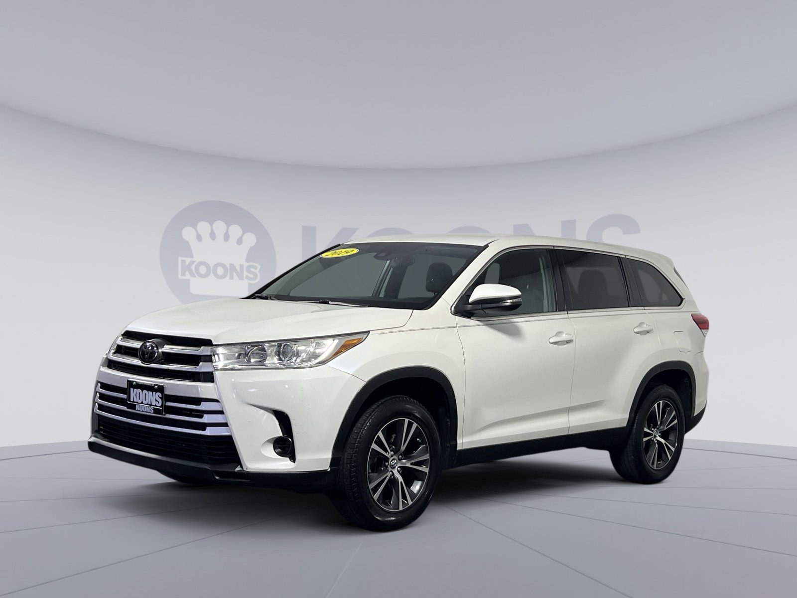 Used 2019 Toyota Highlander LE image 1