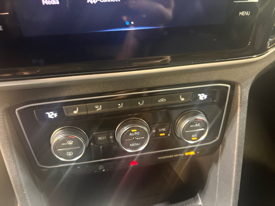 Certified 2023 Volkswagen Atlas SE w/ Black Wheel Package FWD image 18