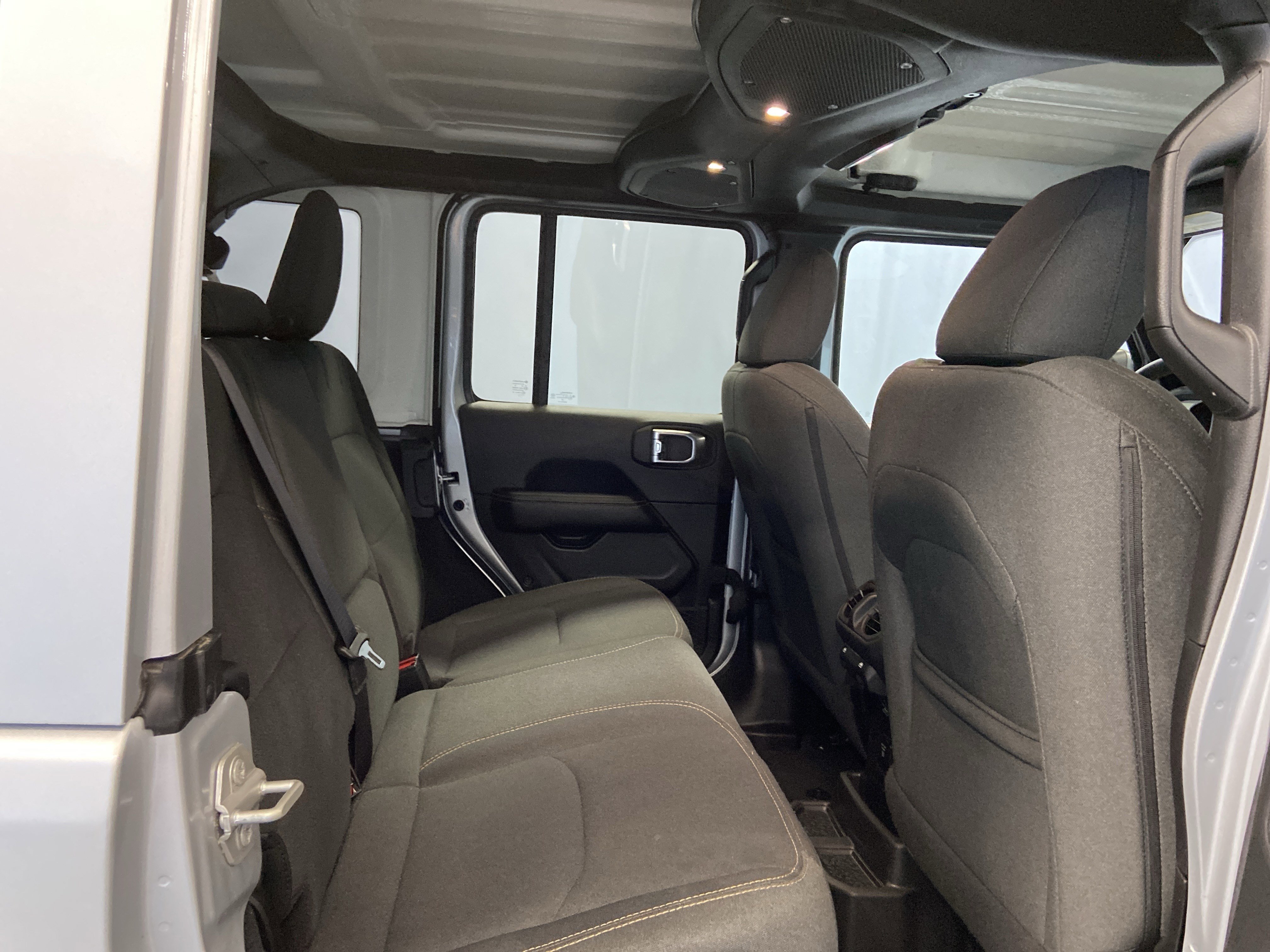 Used 2024 Jeep Wrangler Sahara image 38