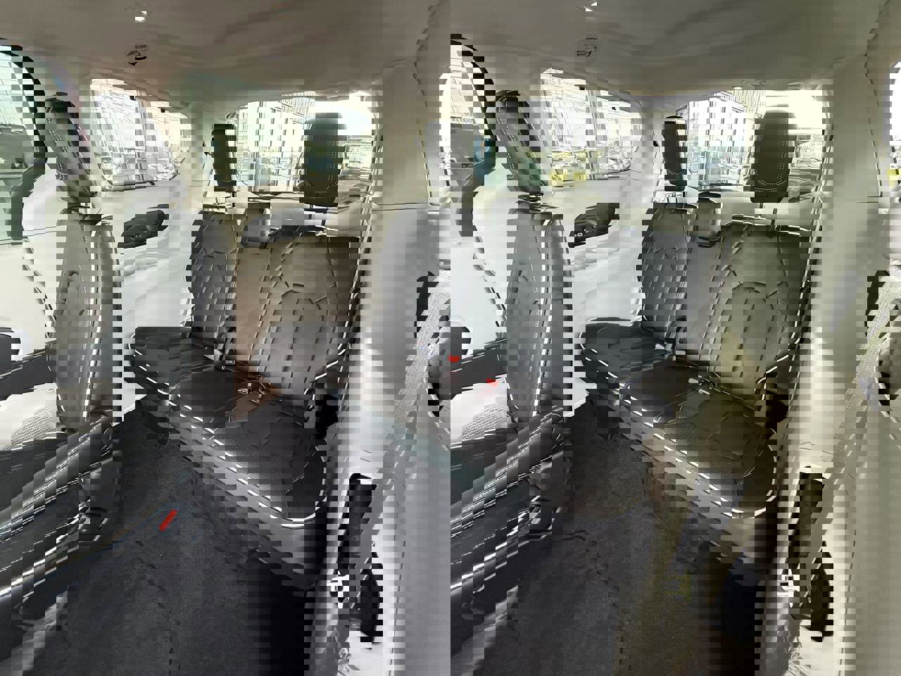 Used 2022 Chrysler Pacifica Limited w/ Uconnect Theater Family Group image 42