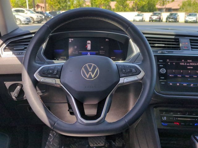 Used 2022 Volkswagen Tiguan SE w/ Panoramic Sunroof Package FWD image 16