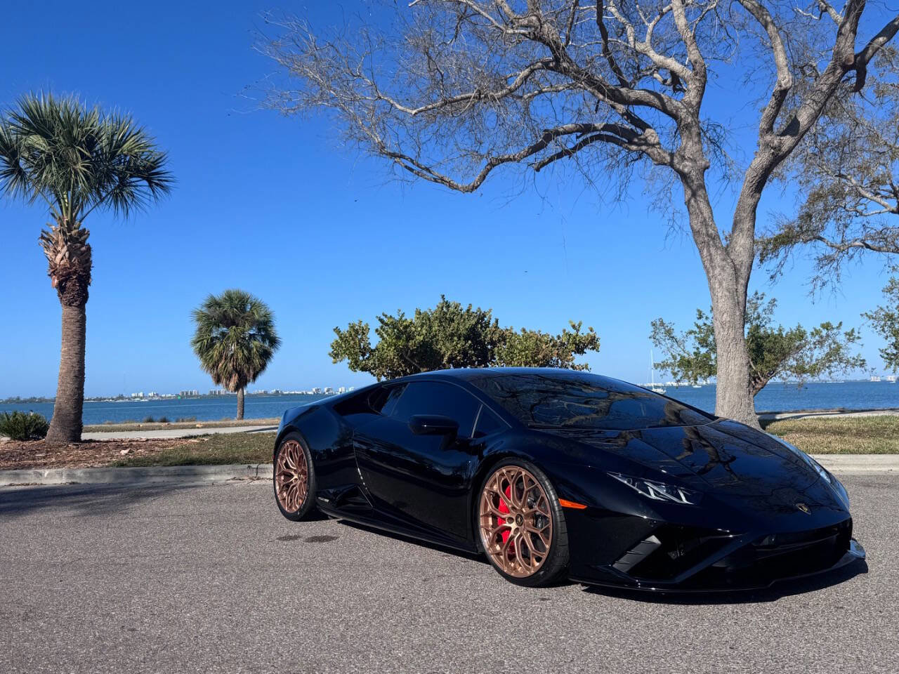 Used 2022 Lamborghini Huracan EVO image 1
