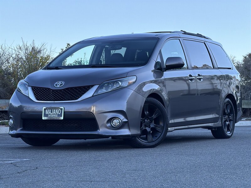 Used 2016 Toyota Sienna SE Premium