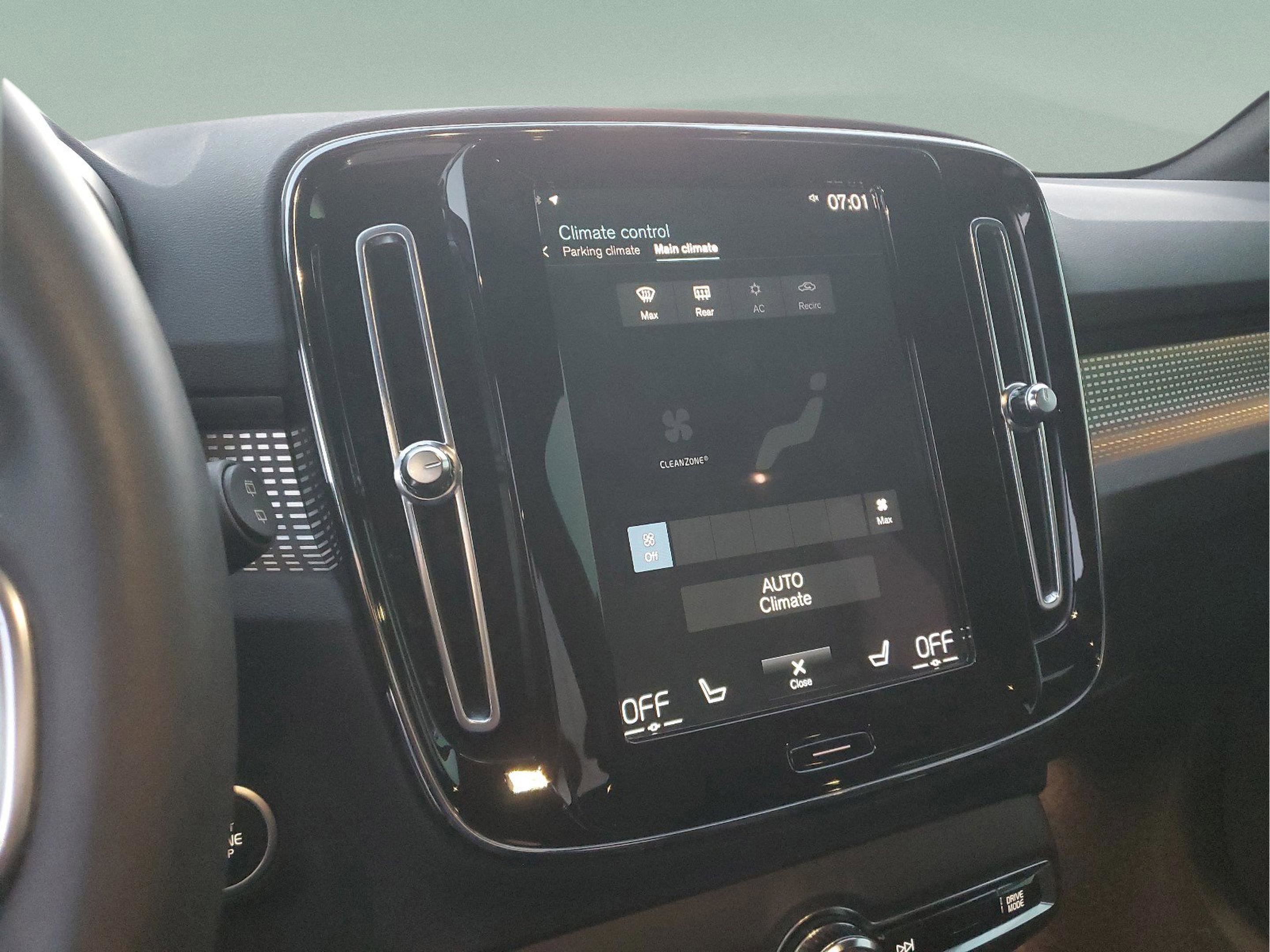 Used 2022 Volvo XC40 T5 R-Design w/ Advanced Package image 22