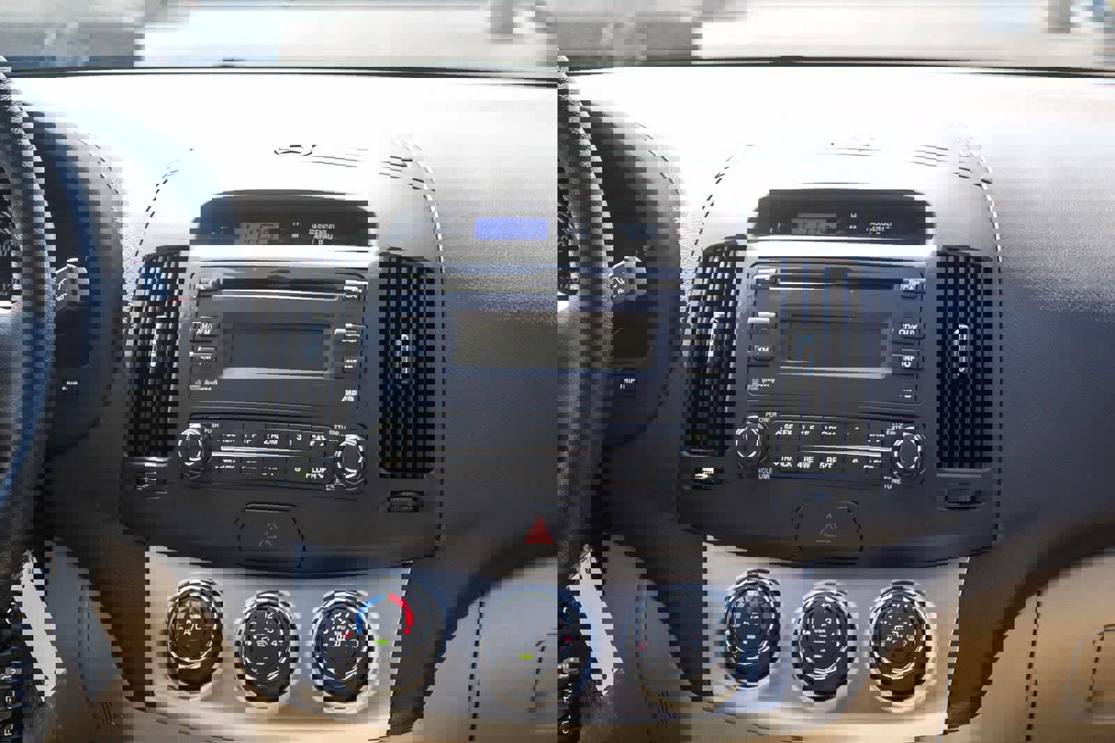 Used 2010 Hyundai Elantra GLS image 17