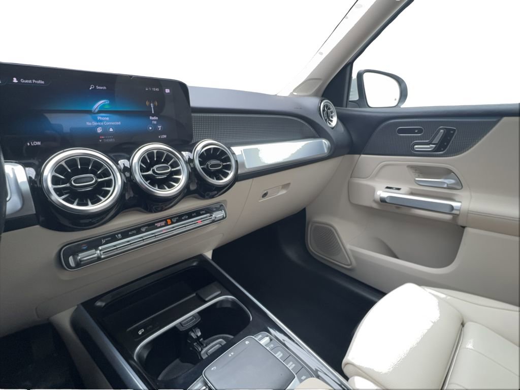 Used 2022 Mercedes-Benz GLB 250 w/ Premium Package Lite image 40