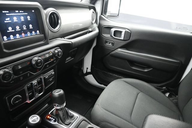 Used 2020 Jeep Gladiator Overland AWD/4WD image 29