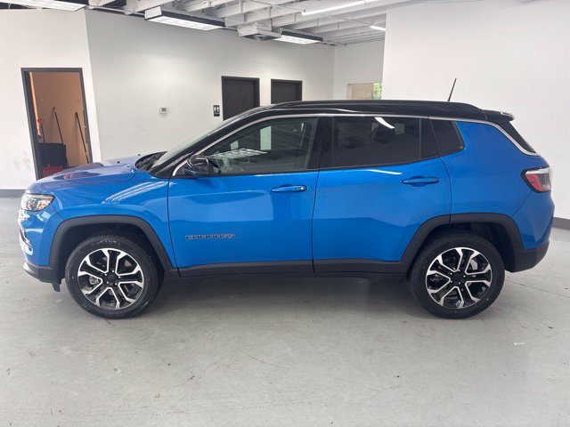 Used 2024 Jeep Compass Limited AWD/4WD image 5