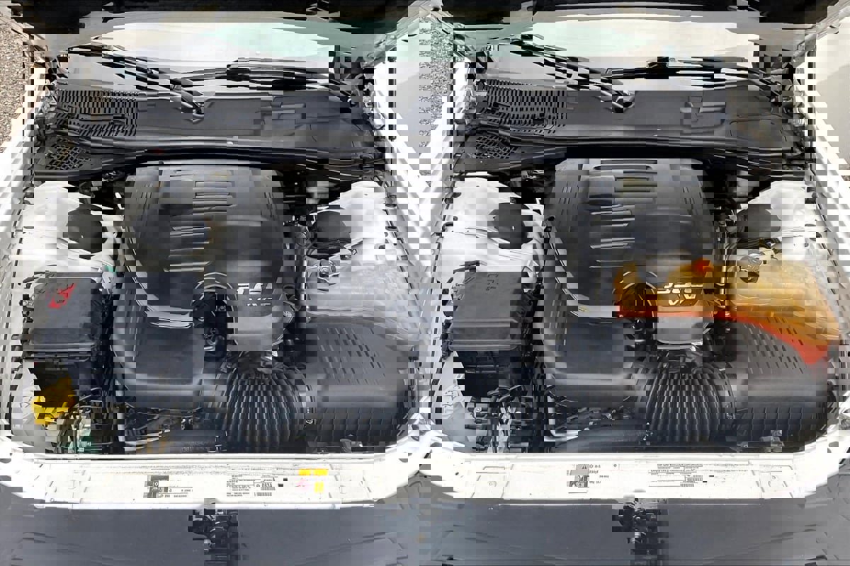 Used 2014 Dodge Challenger SXT RWD image 28