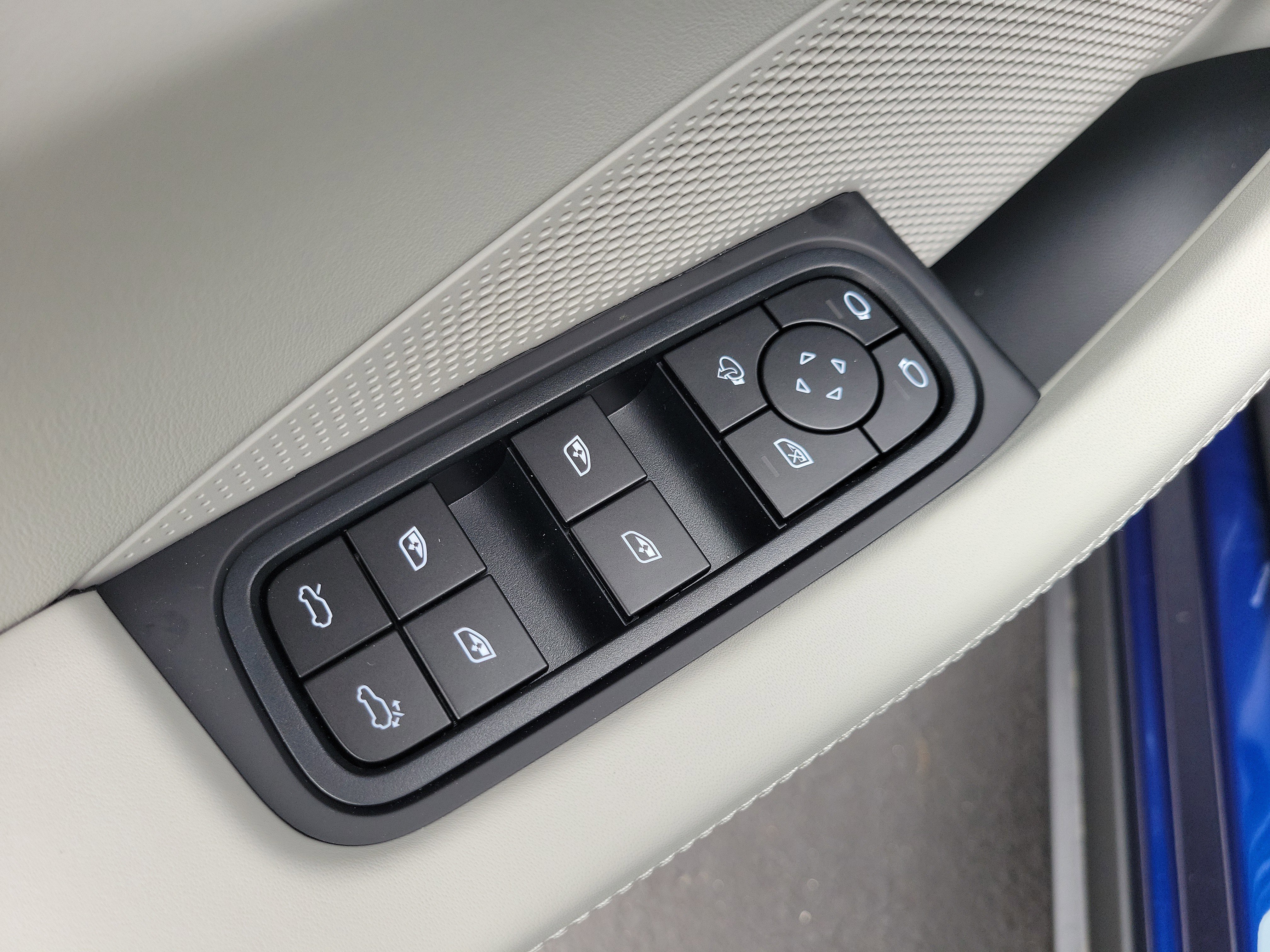 New 2026 Porsche Macan Electric image 20