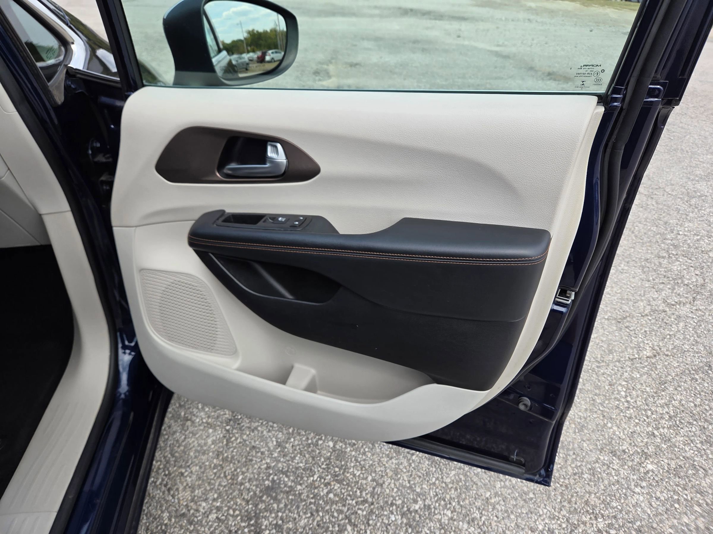 Used 2017 Chrysler Pacifica Touring image 20