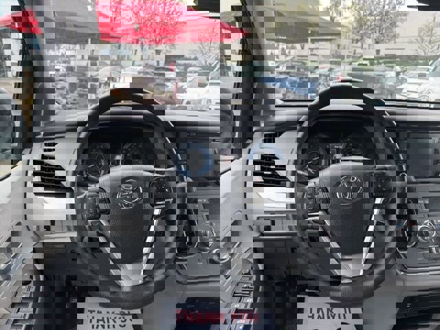 Used 2018 Toyota Sienna LE FWD image 17