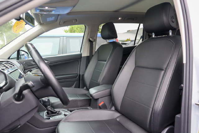 Used 2018 Volkswagen Tiguan SE w/ Panoramic Sunroof Package AWD/4WD image 28