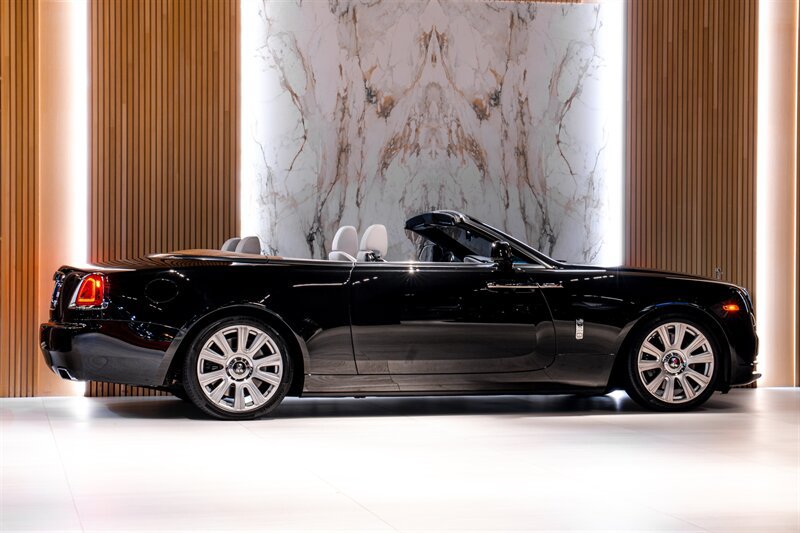 Used 2016 Rolls-Royce Dawn RWD image 4