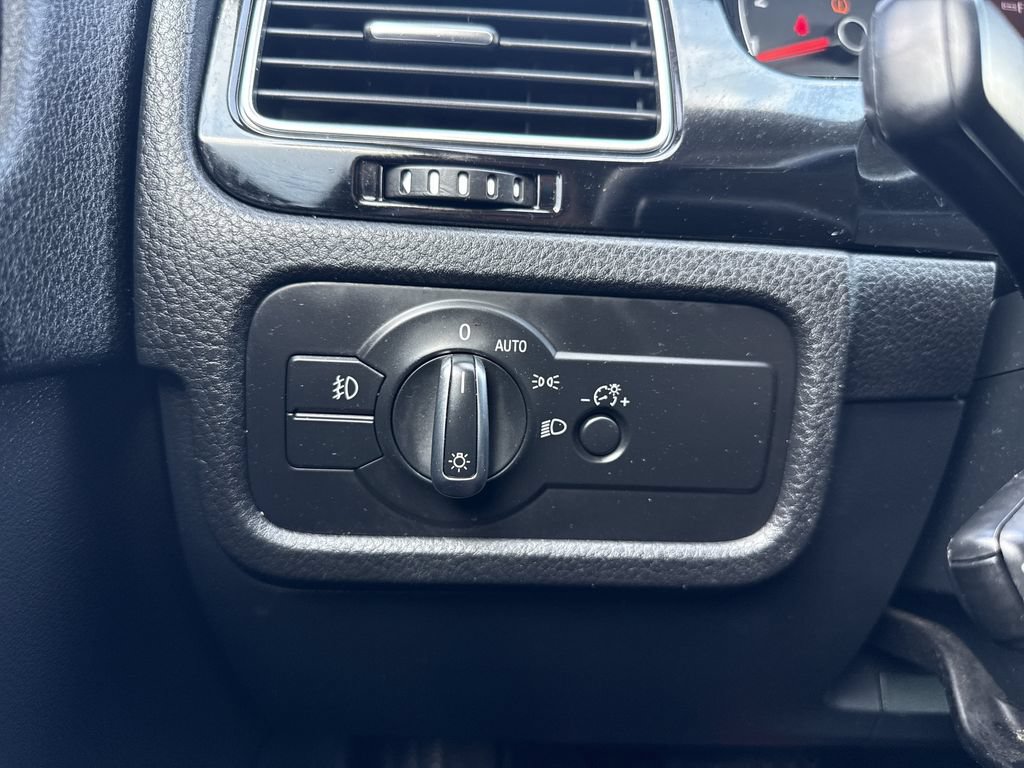 Used 2014 Volkswagen Touareg Sport AWD/4WD image 23