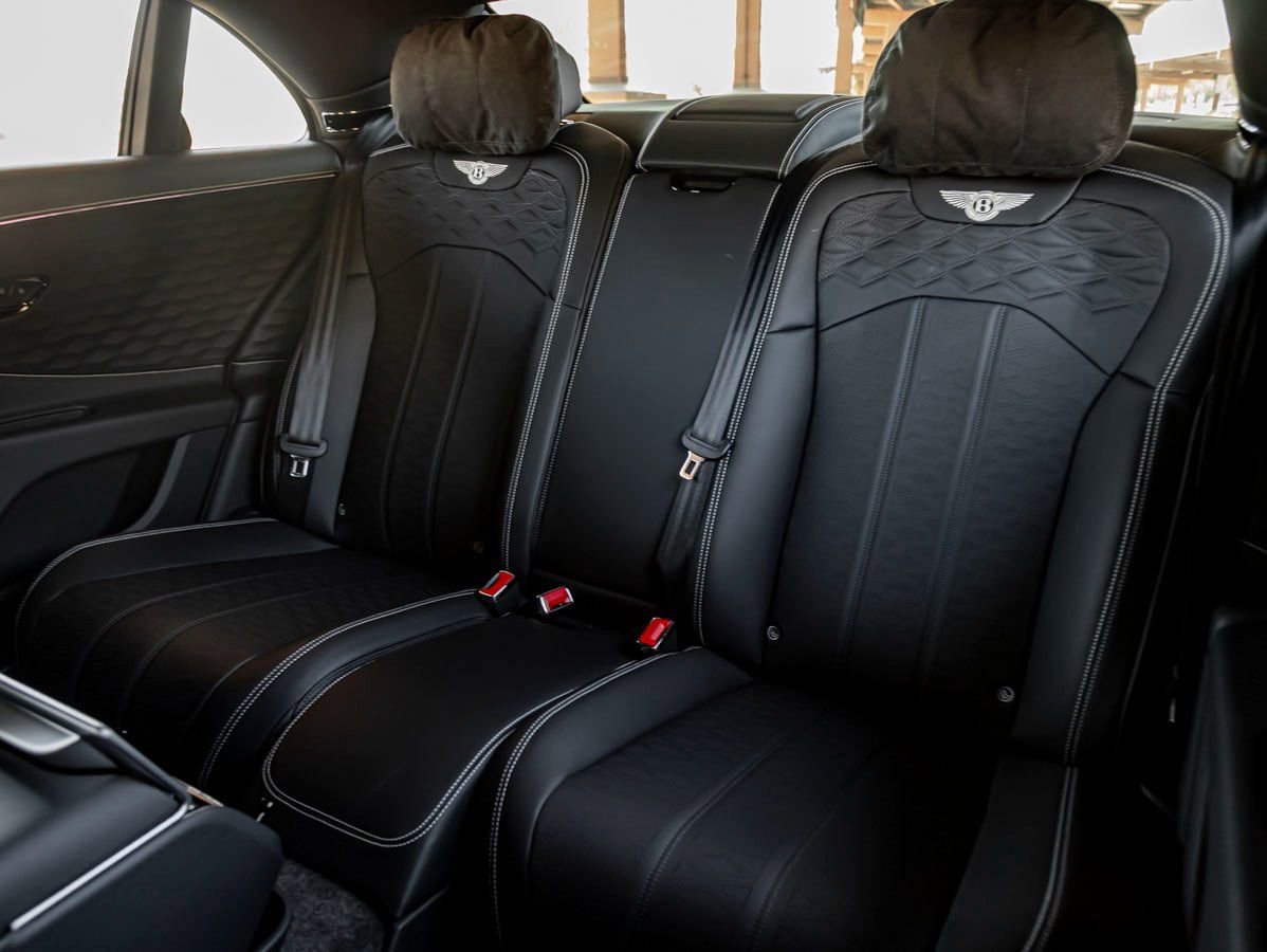 Used 2025 Bentley Flying Spur Plug-In Hybrid image 20
