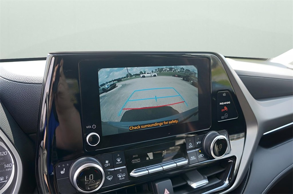 Used 2024 Toyota Highlander Platinum image 17