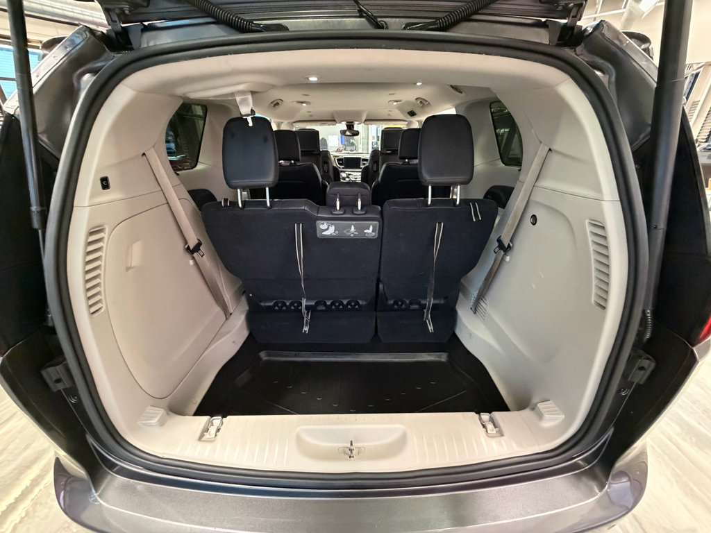 Used 2018 Chrysler Pacifica Touring-L Plus FWD image 46