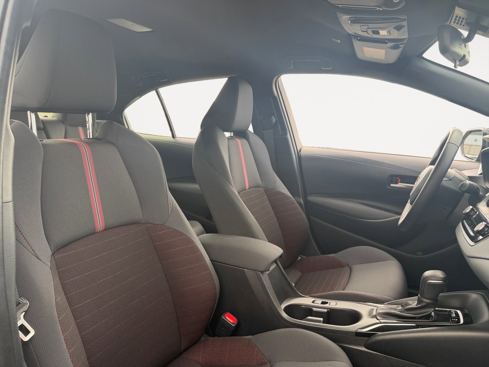 Certified 2026 Toyota Corolla SE w/ SE Package image 15