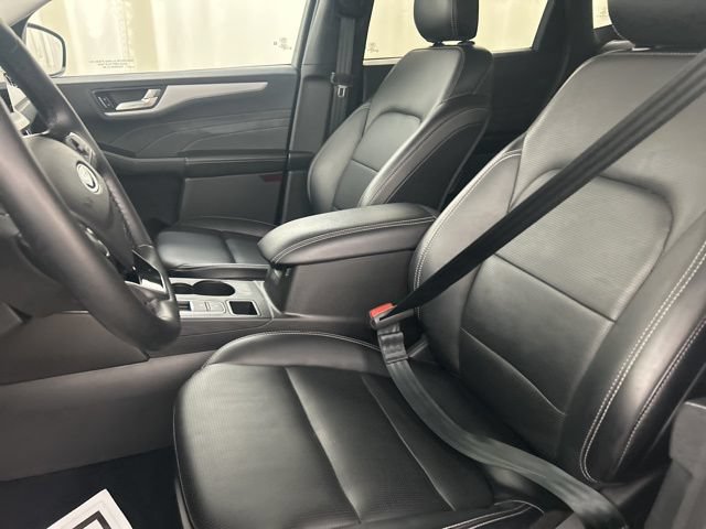 Used 2025 Ford Escape Platinum AWD/4WD image 9