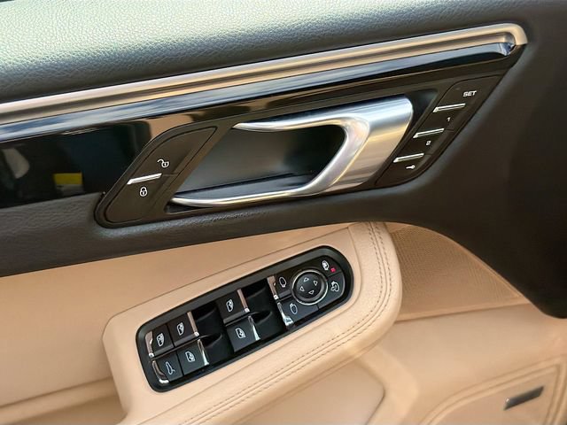 Used 2019 Porsche Macan AWD/4WD image 19