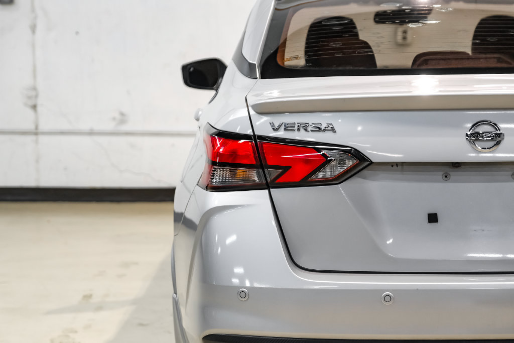 Used 2020 Nissan Versa SR FWD image 43