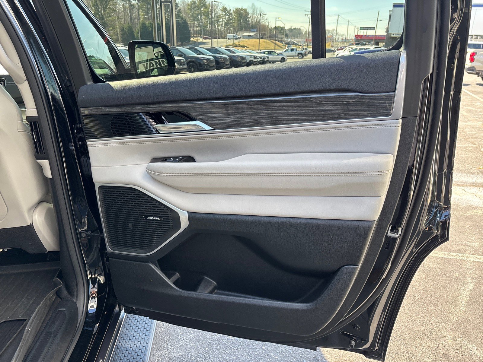 Used 2022 Jeep Wagoneer Series III w/ Flexible Seating Group image 46