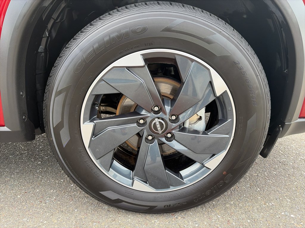 Used 2025 Nissan Rogue SV AWD/4WD image 9