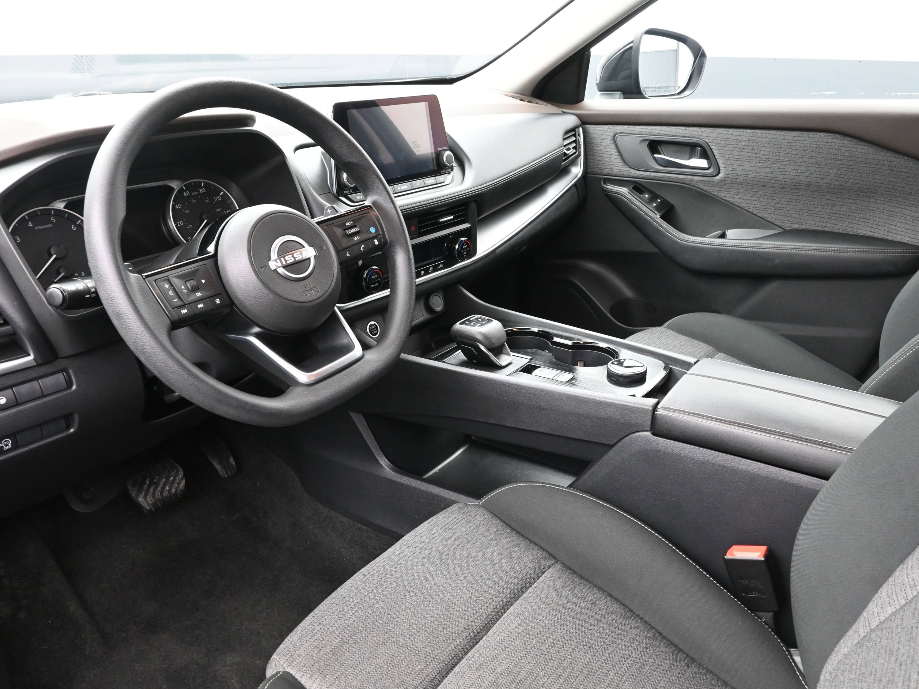 Used 2023 Nissan Rogue SV image 10