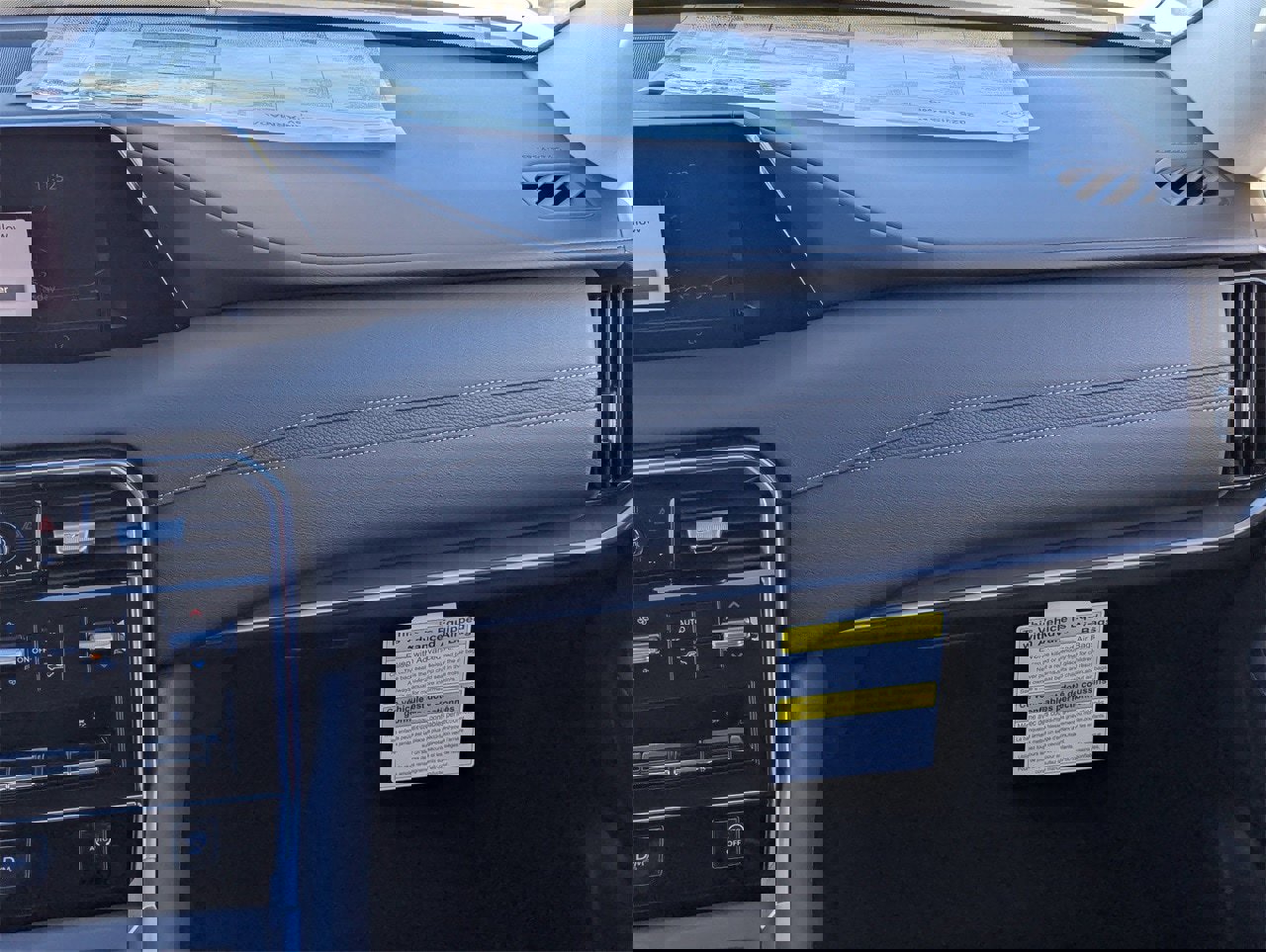 New 2025 Nissan Armada SV image 25