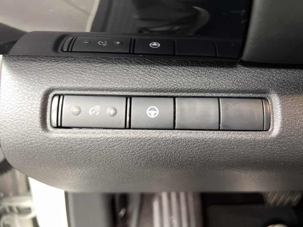 Used 2024 Nissan Pathfinder SV FWD image 47