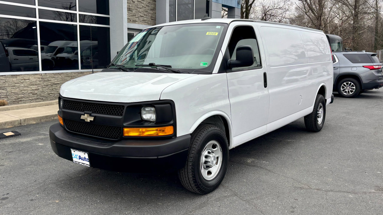 Used 2017 Chevrolet Express 3500 Extended image 2