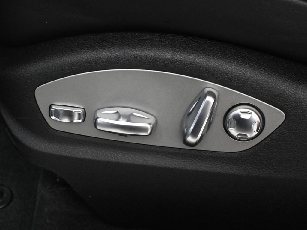 Used 2026 Porsche Macan AWD/4WD image 30