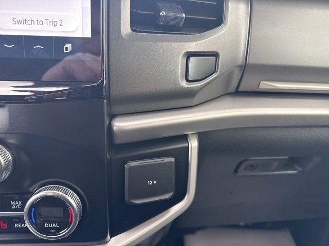 Used 2024 Ford Expedition XLT image 34