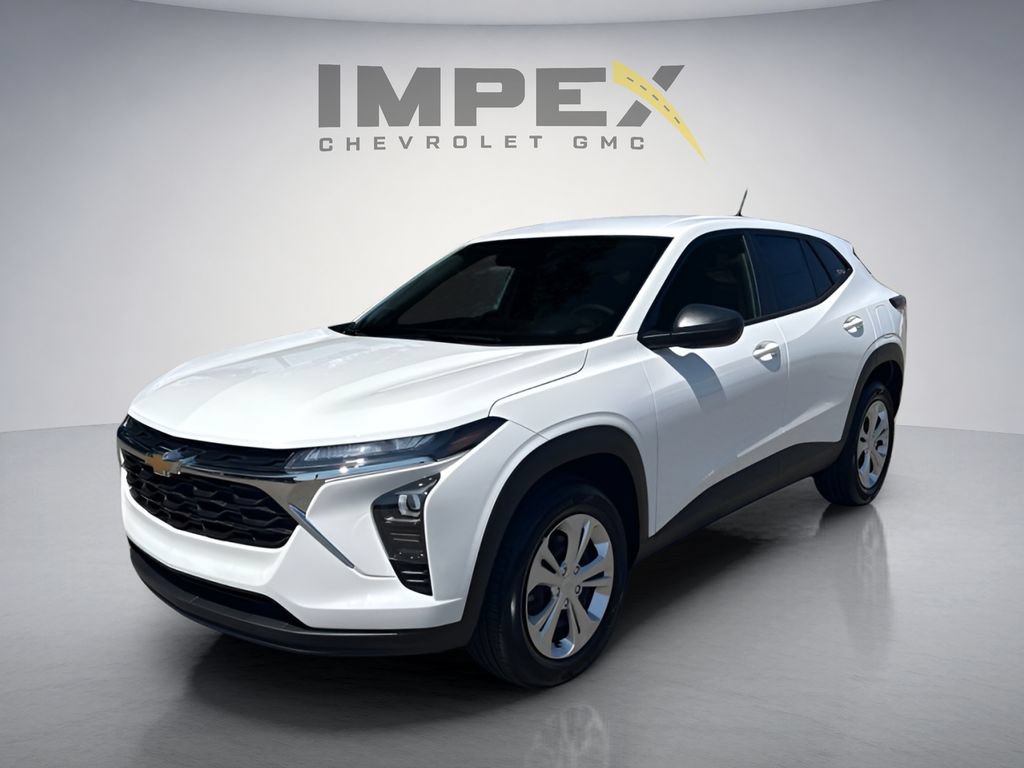 Used 2026 Chevrolet Trax LS FWD image 1