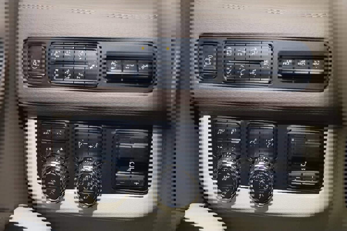 Used 2024 GMC Yukon Denali w/ Denali Reserve Package image 27