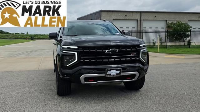 Used 2025 Chevrolet Suburban Z71 AWD/4WD image 3