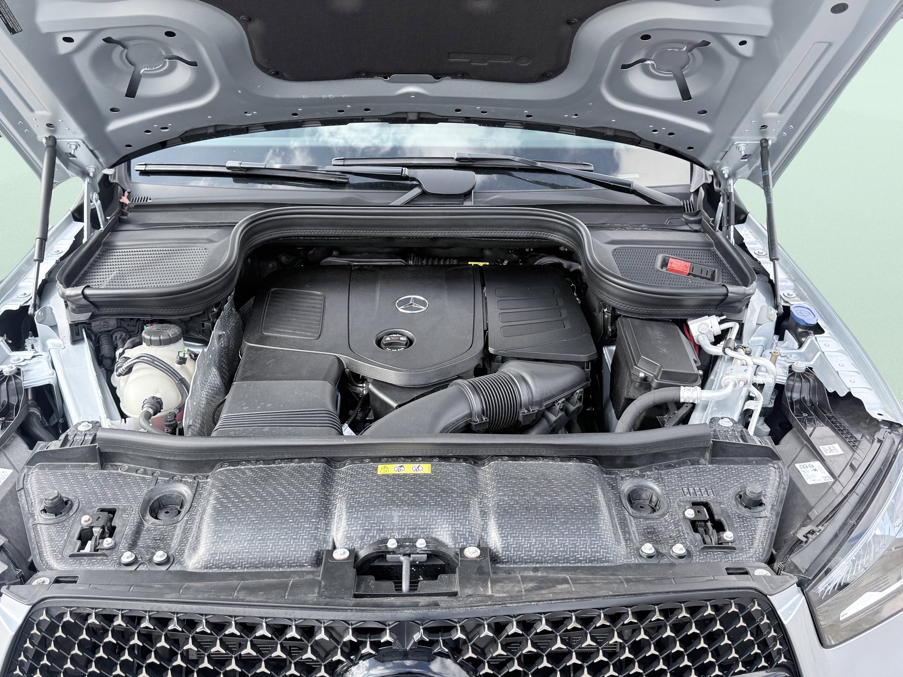 Used 2025 Mercedes-Benz GLE 450e 4MATIC w/ AMG Line Exterior image 71